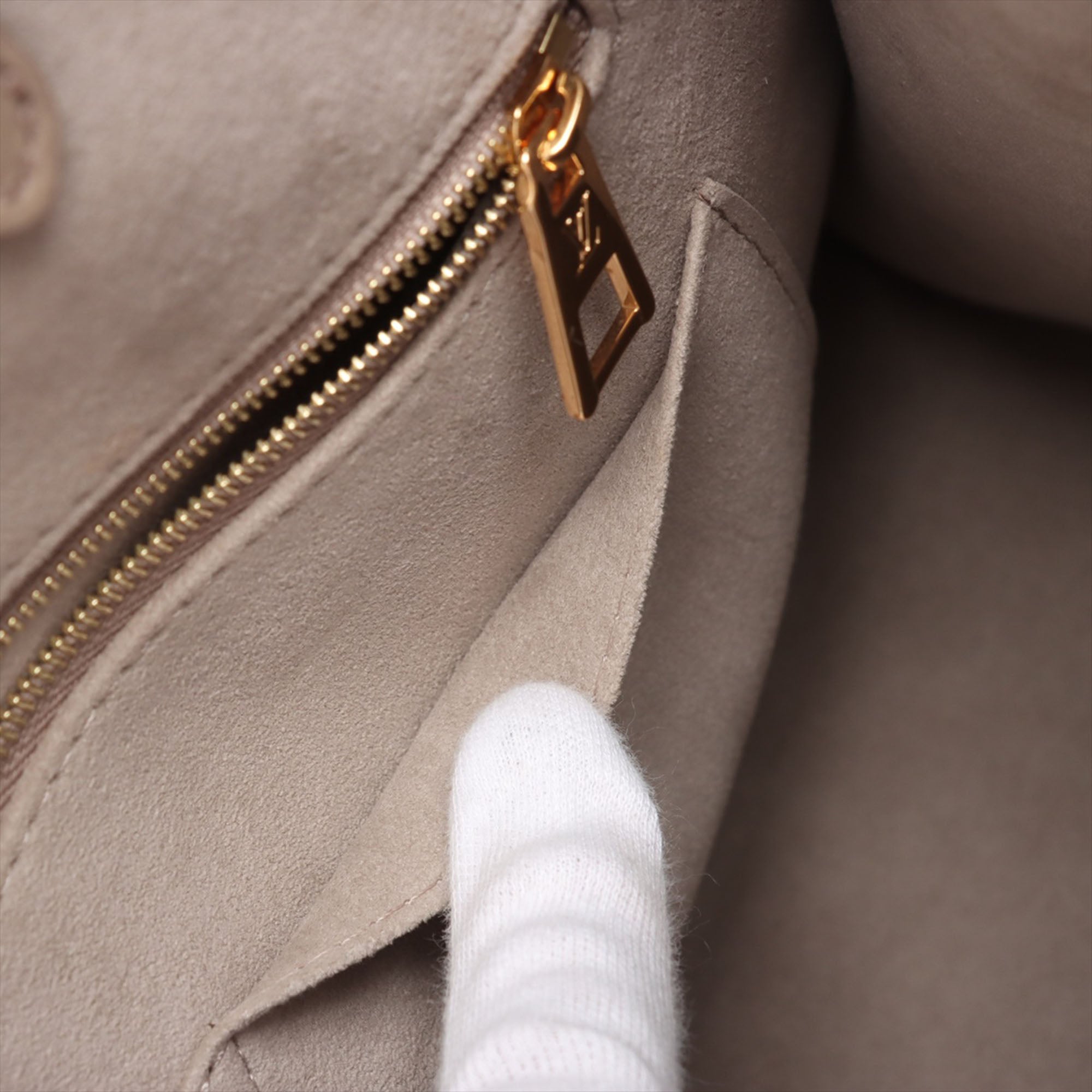Louis Vuitton OnTheGo MM