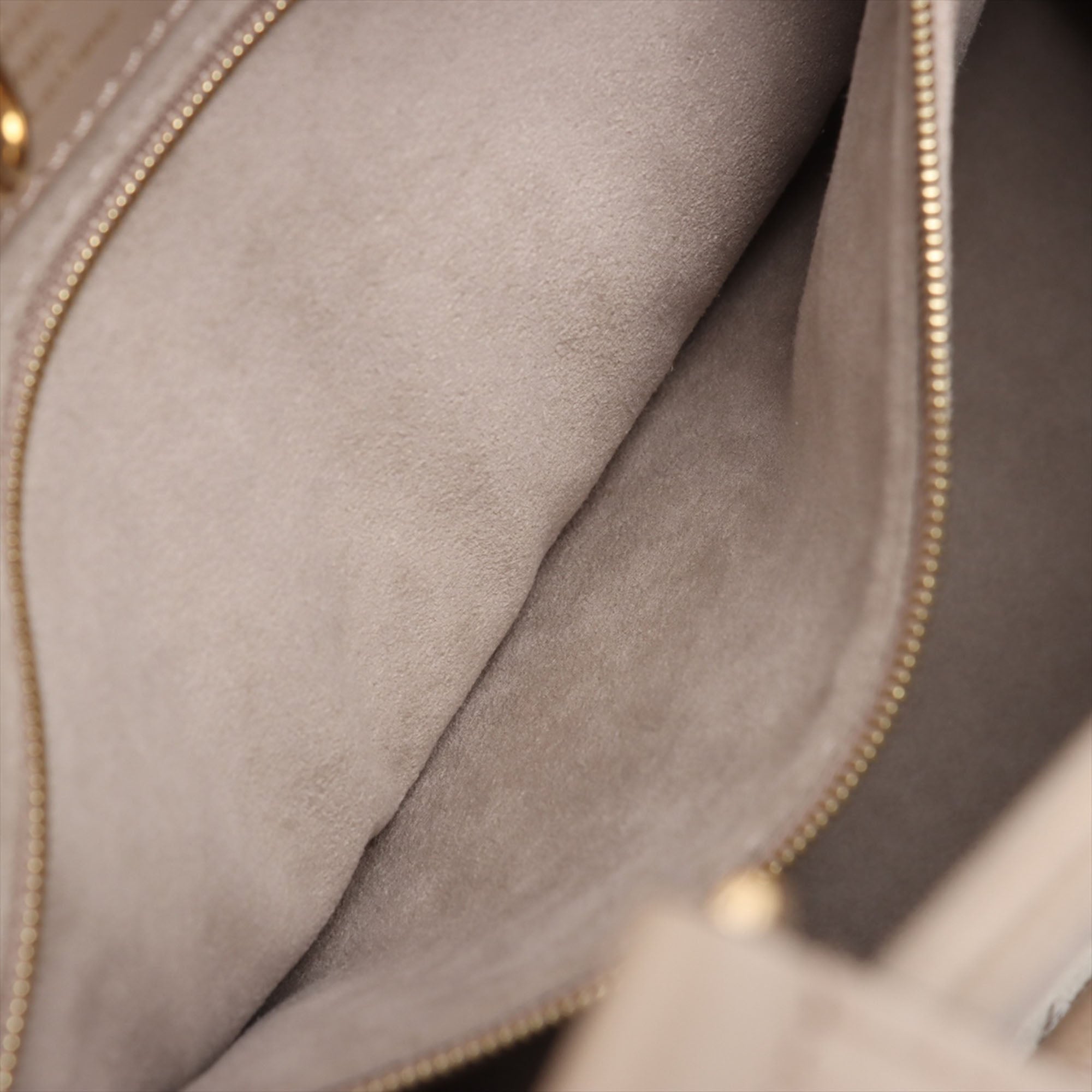 Louis Vuitton OnTheGo MM