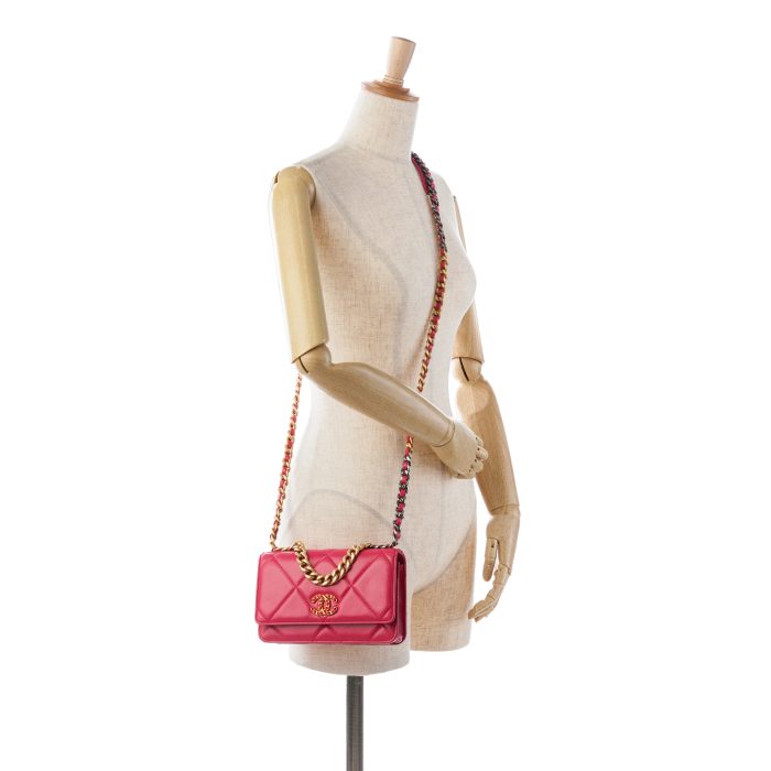 borsa Chanel 19 Wallet on chain fucsia