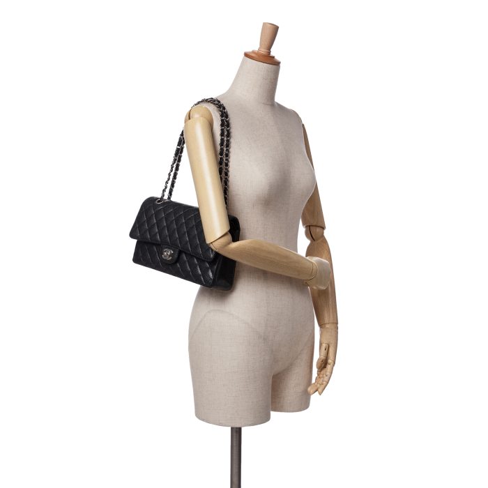 Chanel Classica media nera caviar